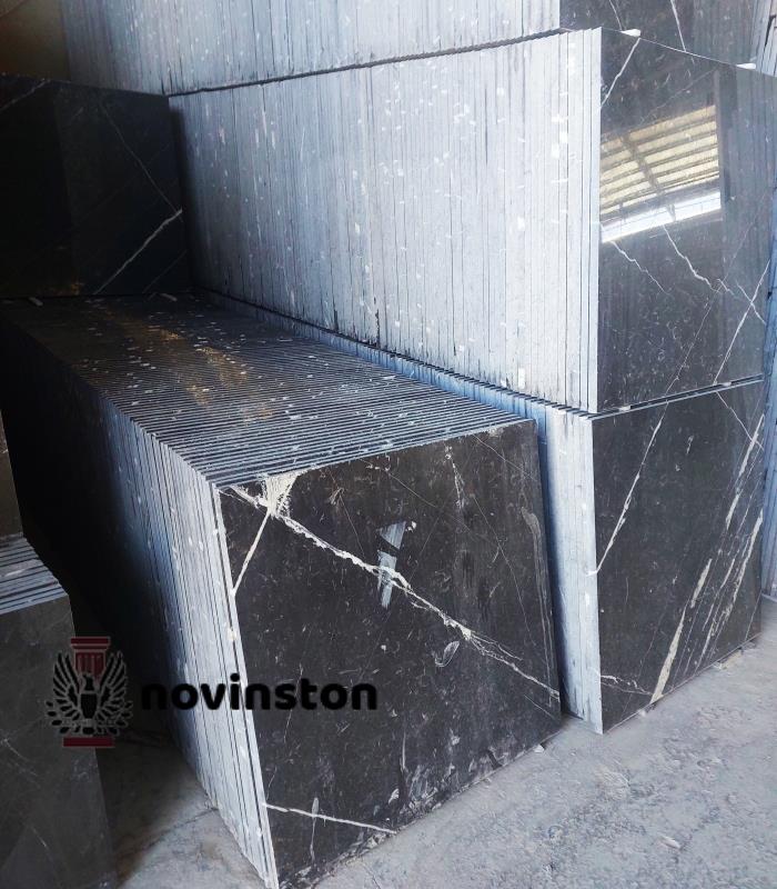 سنگ گلدن بلک کاشان با ترکیب رنگ مشکی و رگه‌های طلایی، گزینه‌ای ایده‌آل برای دکوراسیون‌های لوکس و مدرن! قیمت و مشخصات را اینجا ببینید.