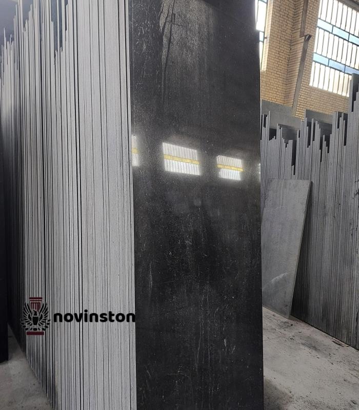 زیبایی و مقاومت را با سنگ گرانیت مشکی نطنز تجربه کنید. بهترین انتخاب برای دکوراسیون مدرن.