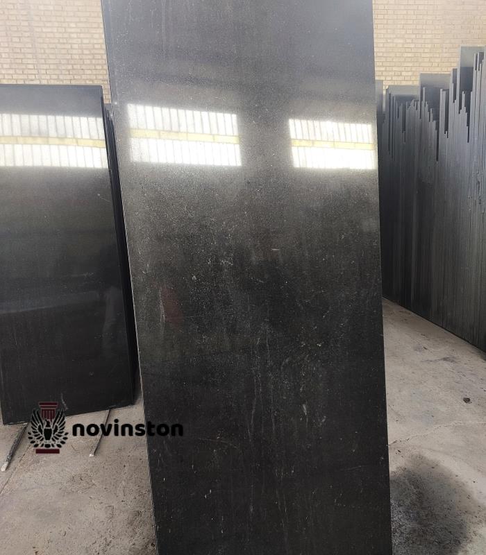 راهنمای کامل خرید سنگ گرانیت مشکی نطنز. قیمت‌های به‌روز، ویژگی‌ها و کاربردهای این سنگ مقاوم و زیبا.