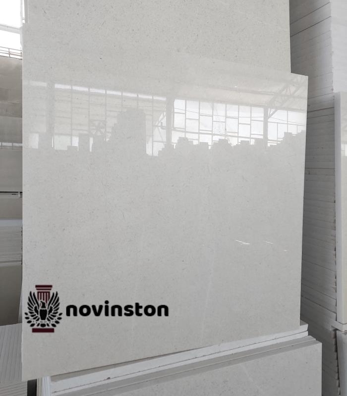  با انتخاب سنگ هرسین سفید سوپر در ابعاد 60x60 از نوین سنگ، زیبایی خیره‌کننده و دوام بی‌نظیر را به فضای خود هدیه دهید.