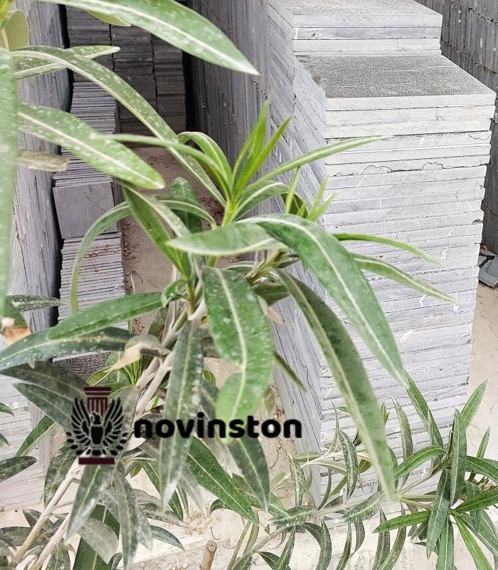  انتخاب حرفه‌ای برای کف‌سازی؛ سنگ لاشتر بوش همر چرمی با تحمل وزن بالا و سطح غیرلغزنده.