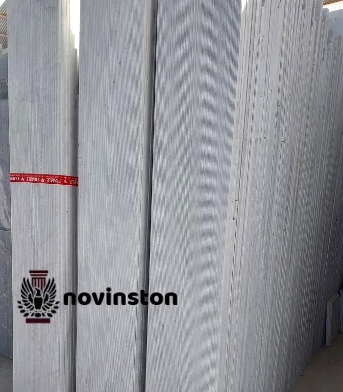  ایجاد نمایی خاص و آکوستیک در دیوارهای داخلی با سنگ اسکرچ‌دار نیریز.