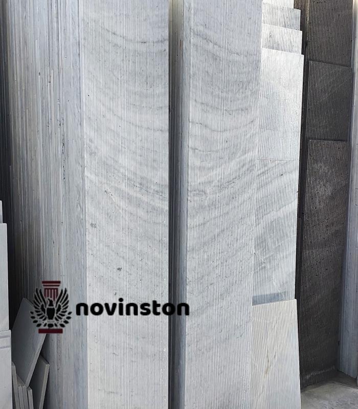  معرفی سنگ نیریز با پرداخت اسکرچ و ویژگی‌های منحصر‌به‌فرد آن در طراحی مدرن.