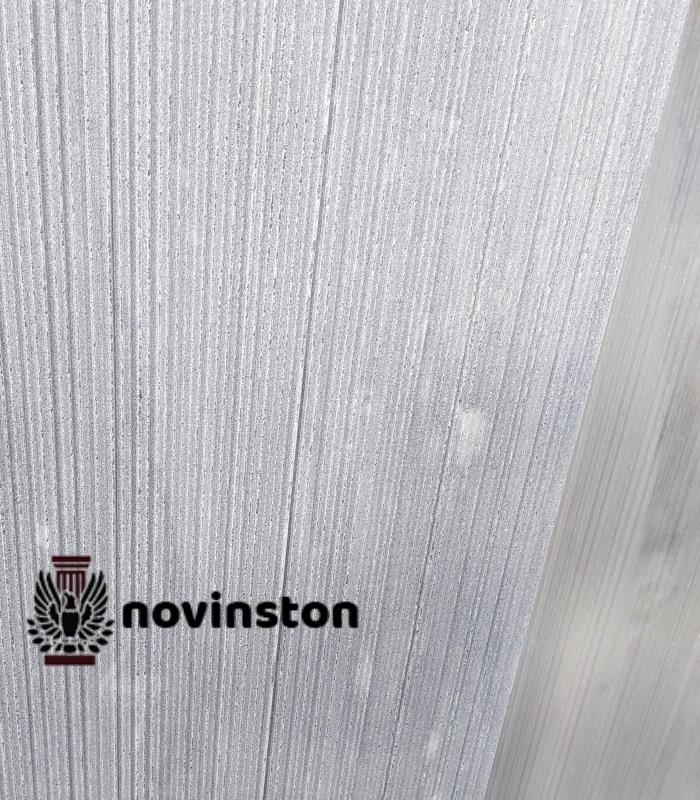  بررسی تخصصی سنگ چینی اسکرچ با بافت شیاردار. ایده‌آل برای مناطق مرطوب و نماهای در معرض فرسایش. مشاهده مقاومت بی‌نظیر، رنگ طوسی ثابت و کاربردهای متنوع کف، نما و دیوار.