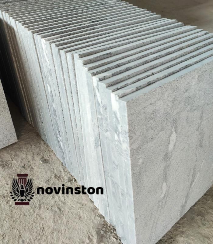  استفاده از سنگ کریستال بوش همر برای پیاده‌رو و محوطه باعث افزایش دوام، زیبایی و ایمنی محیط می‌شود. سطح بوش‌همر شده این سنگ از لغزش جلوگیری می‌کند و رنگ روشن آن جلوه‌ای مدرن به فضا می‌دهد. نوین سنگ عرضه‌کننده مستقیم این محصول با کیفیت برتر است.