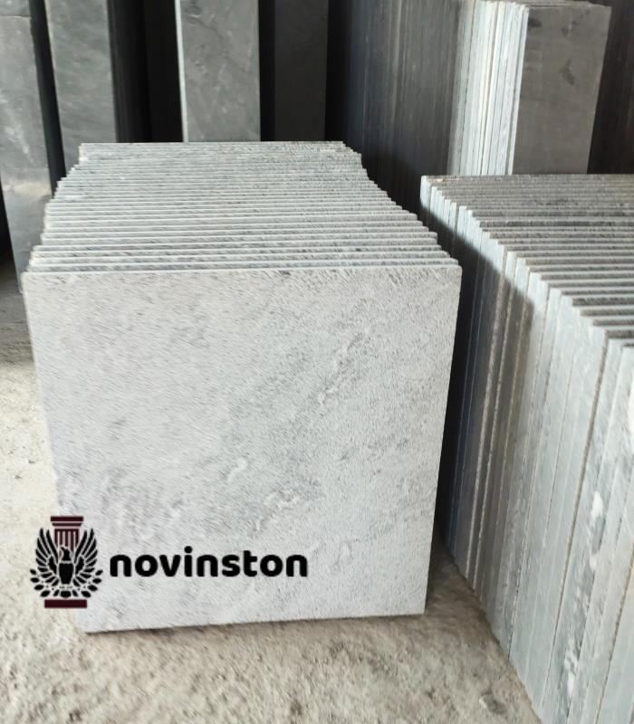  سنگ کریستال بوش همر با مقاومت بالا در برابر فشار و لغزش، برای کف‌سازی پارکینگ‌ها و حیاط‌ها انتخابی عالی است. سطح زبر و رنگ روشن آن باعث افزایش ایمنی و زیبایی می‌شود. این سنگ علاوه بر دوام طولانی، نگهداری آسانی نیز دارد و جلوه‌ای حرفه‌ای به محیط می‌بخشد.