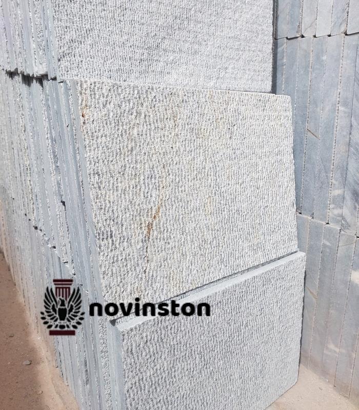  سنگ کریستال تیشه‌ای لایبید با ابعاد 30×40 و ضخامت 3 سانت، گزینه‌ای بادوام و ضد لغزش برای محوطه‌سازی و فضاهای بیرونی است.