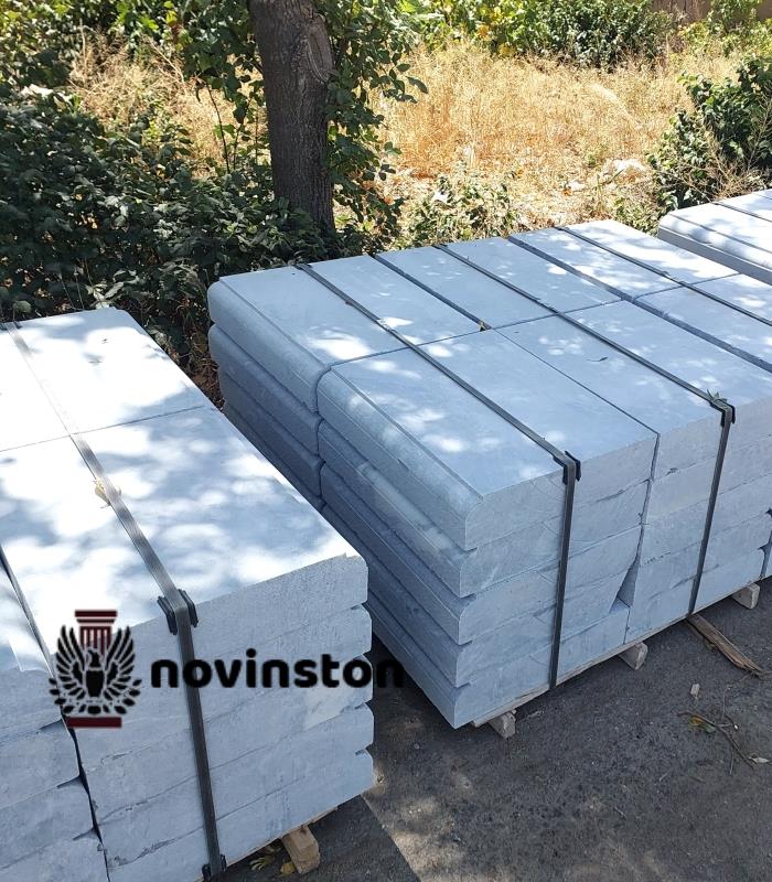  در نوین سنگ می‌توانید جدول کریستال را در ابعاد دلخواه خود سفارش دهید. دقت برش، رنگ روشن و قیمت مناسب باعث شده این سنگ برای پروژه‌های شهری و صنعتی بسیار پرکاربرد باشد.