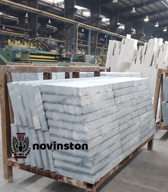  برای مناطق پر رفت‌وآمد مانند بازارها و مراکز تجاری، جدول کریستال نوین سنگ با مقاومت بالا و ظاهر زیبا بهترین گزینه است.