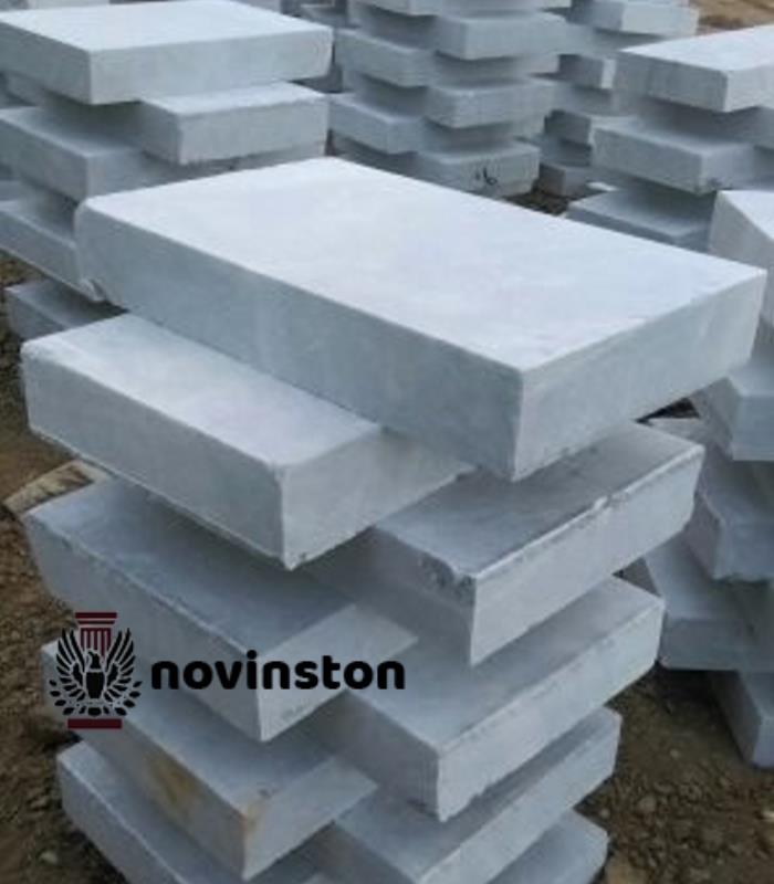  سنگ جدول کریستال نوین سنگ برای باغ‌ها و ویلاها گزینه‌ای عالی است. با رنگ روشن و ظاهری شیک، این سنگ در کنار گیاهان و فضای سبز جلوه‌ای خاص و زیبا می‌بخشد.