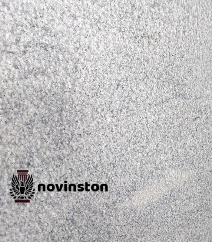  سنگ کریستال چرمی، انتخاب طراحان برای کف لابی و فضاهای لوکس تجاری. مقاومت در برابر تردد بالا با زیبایی بافت چرمی.