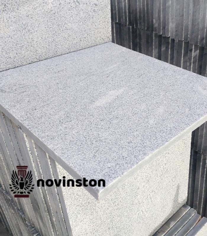  چرا سنگ کریستال چرمی بهتر است؟ مقایسه مزایای بوش همر چرمی (عدم لغزش) و سابیده برای انتخاب هوشمندانه کف و پله.