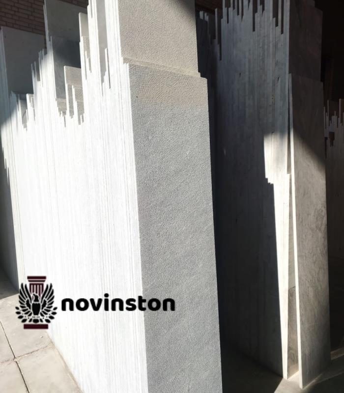  استفاده از سنگ کریستال چرمی روشن در نمای شمالی. بازتاب نور بیشتر و روشنایی محیط در طول روز.