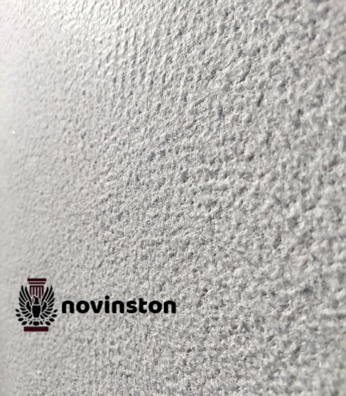  سنگ کریستال چرمی، کمترین نیاز به نگهداری در نما. سطح چرمی به آسانی تمیز می‌شود و جرم‌پذیری پایینی دارد.