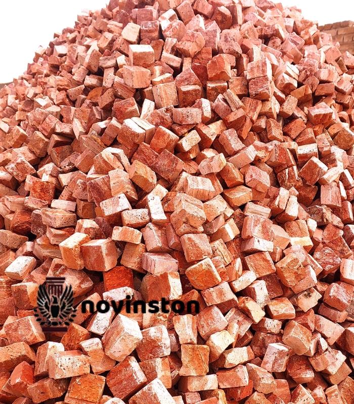  استعلام قیمت سنگ کوبیک قرمز در ضخامت‌های مختلف؛ مناسب برای سنگفرش باغ، ویلا و محوطه‌های شهری با طراحی مدرن.