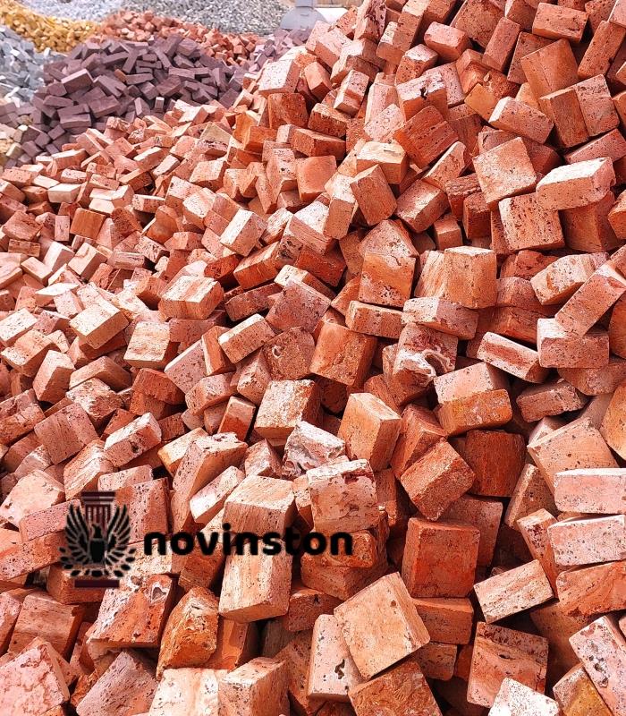  جلوه‌ای متفاوت با ترکیب سنگ کوبیک قرمز و لیمویی؛ انتخابی خاص برای سنگفرش‌های لوکس و طراحی‌های منحصر به فرد.