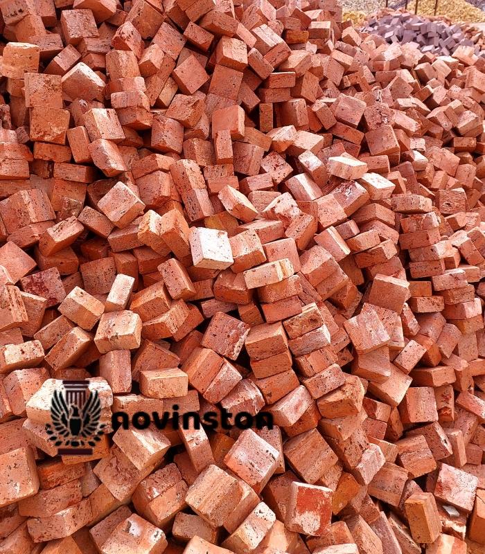  سنگ کوبیک قرمز 10x10 با ضخامت‌های متنوع؛ بهترین گزینه برای سنگفرش و محوطه‌سازی با قیمت رقابتی.