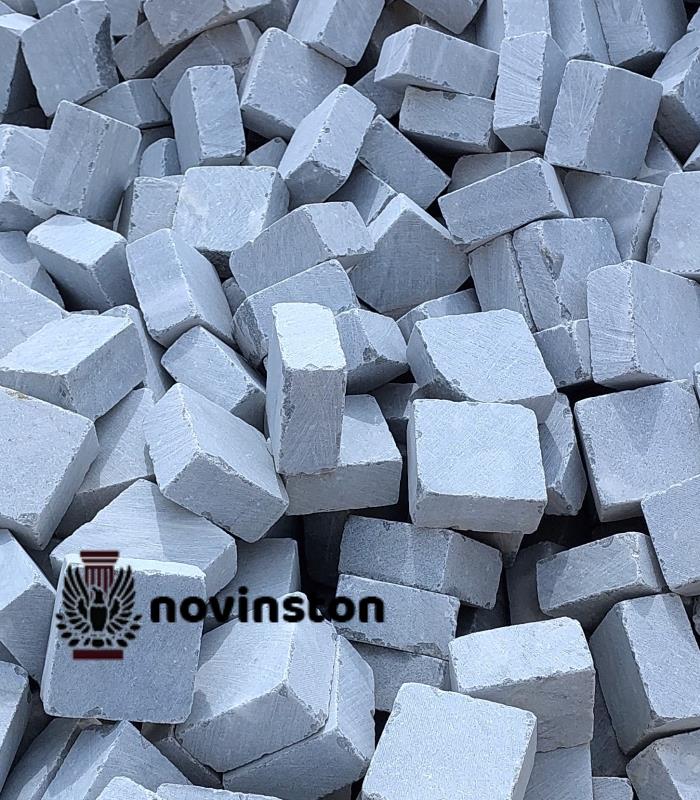  تفاوت سنگ کوبیک لایبید طوسی با سایر کوبیک‌ها در چیست؟ بررسی ویژگی‌های ساختاری، ابعاد و مقاومت سنگ کوبیک کریستال لایبید برای اجرای حرفه‌ای کفسازی.