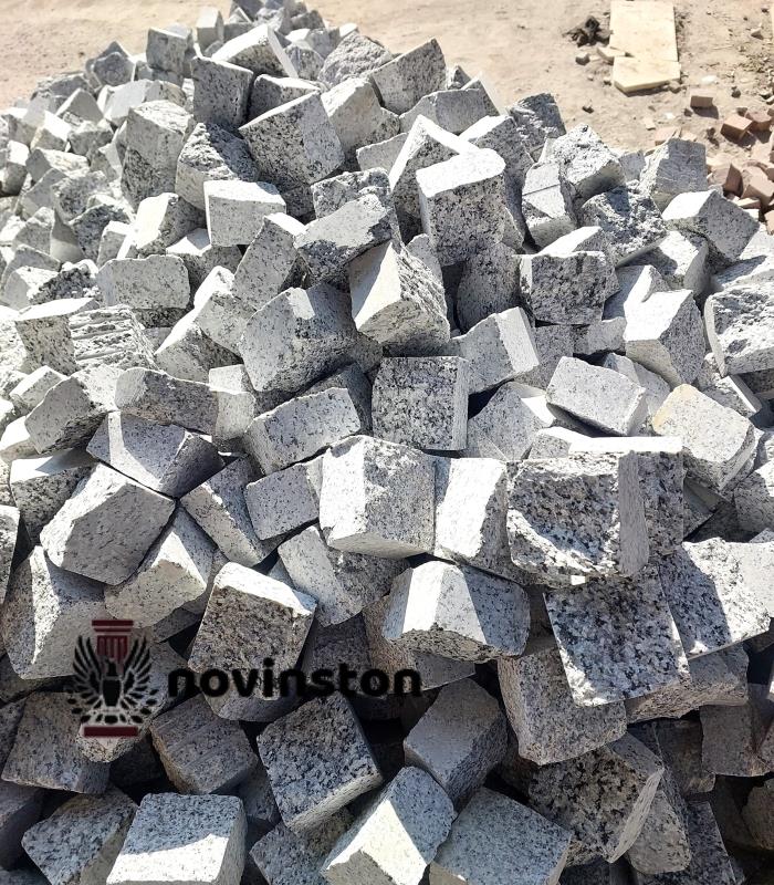  عرضه سنگ کوبیک گرانیت سفید نطنز در انواع منظم و نامنظم با کیفیت ممتاز و قیمت رقابتی.