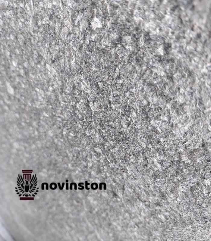  گرانیت مشکی فلیم زنجان با رنگ عمیق و سطح ضدلغزش، انتخابی ایده‌آل برای نما و کف است. مشاهده قیمت و خرید مستقیم از نوین سنگ.