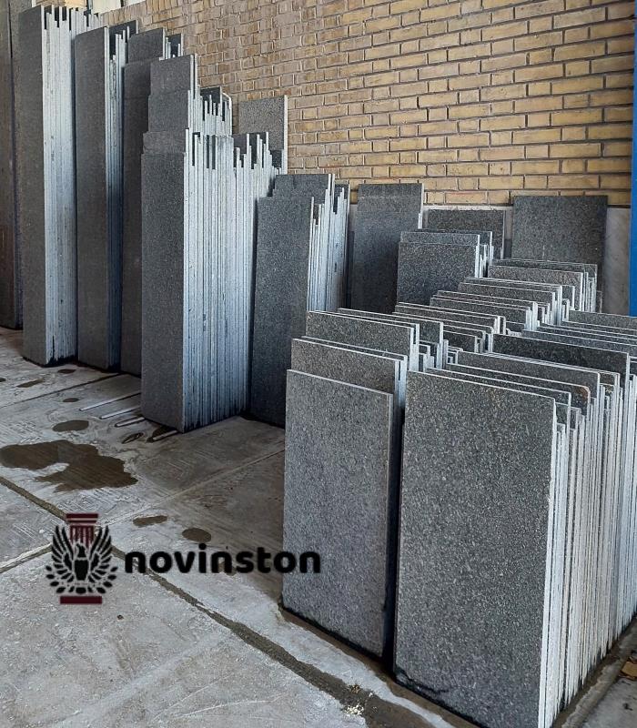  گرانیت فلیم مشکی زنجان با رنگ مشکی عمیق و سطح فلیم، جلوه‌ای مدرن و خاص به فضاهای شما می‌دهد. خرید مستقیم از نوین سنگ.