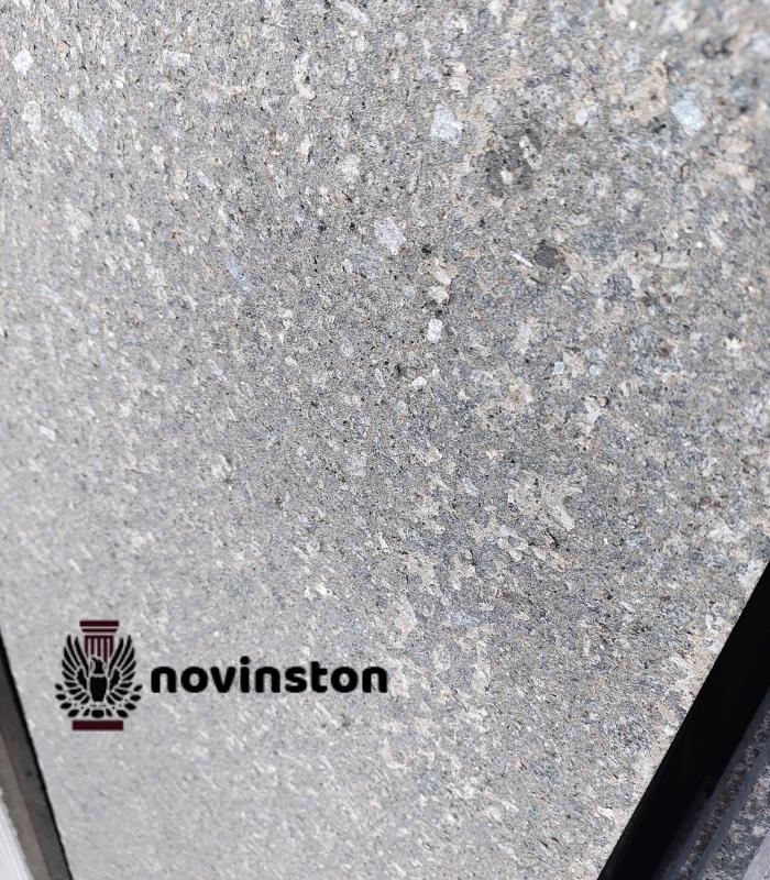  در نوین سنگ، سنگ گرانیت فلیم مشکی زنجان را با بهترین کیفیت و قیمت واقعی تهیه کنید. مناسب برای نمای مدرن و محوطه‌های لوکس.