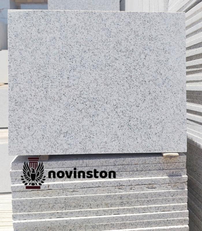  فروش مستقیم سنگ گرانیت زاهدان 40×50 با کیفیت سورت عالی، ساب براق و مناسب پروژه‌های عمرانی و تجاری.
