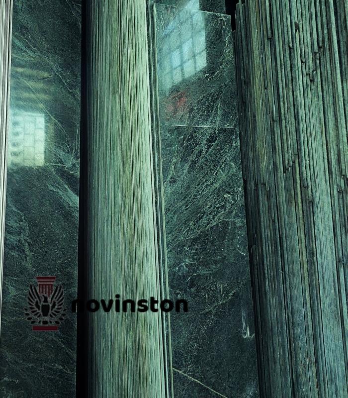  با گرانیت سبز دانه اناری بیرجند، جلوه‌ای متفاوت و خاص به پروژه خود بدهید. طرح اناری، بافت چرمی و صیقلی و مقاومت بالا این سنگ را گزینه‌ای منحصر به فرد کرده است.