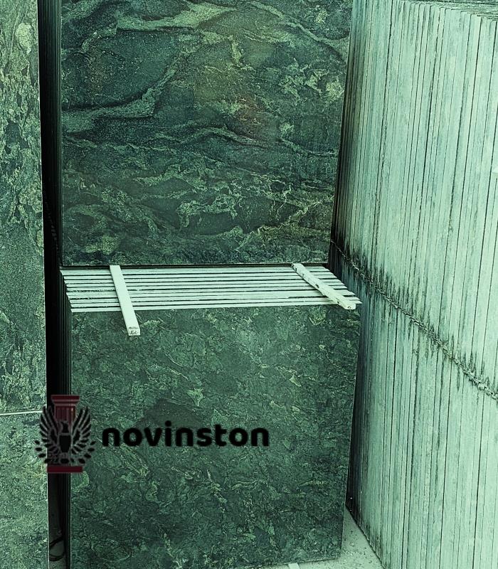  اگر به دنبال سنگی بادوام و لوکس برای کف سالن یا لابی هستید، گرانیت سبز درباری بهترین گزینه است.در این مقاله با قیمت، مشخصات فنی و نحوه نگهداری آن آشنا شوید.