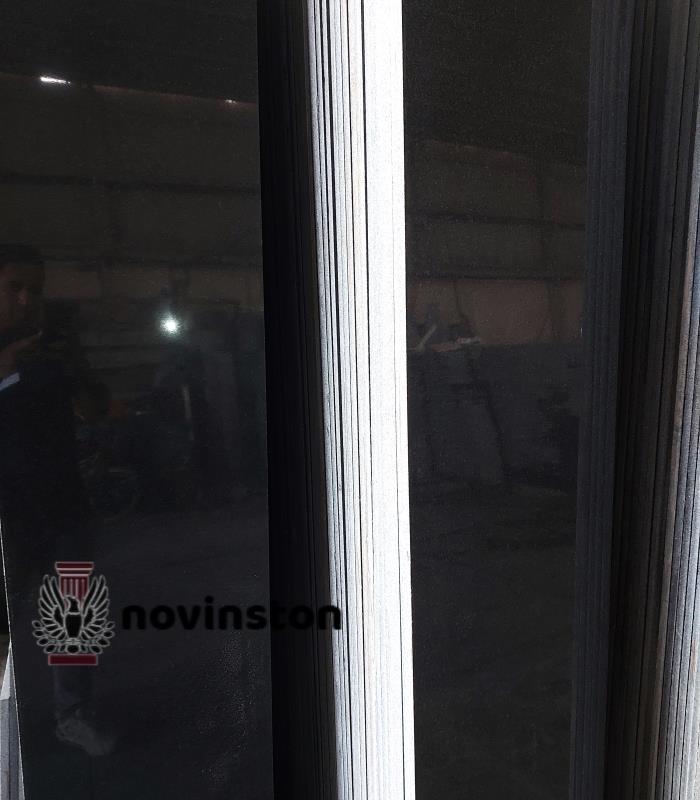  سنگفرش و نمای بیرونی با گرانیت نطنز. این سنگ مقاوم در برابر شرایط جوی مختلف، گزینه‌ای ایده‌آل است.