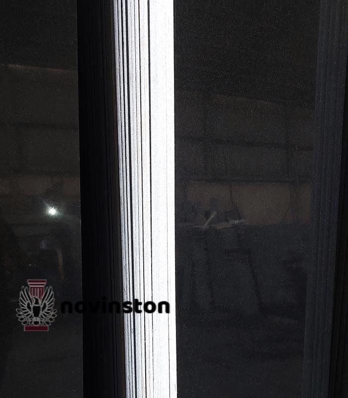  با دوام و مقاومت در برابر عوامل جوی، گرانیت مشکی نطنز یک انتخاب کلاسیک برای سنگ قبرها است.