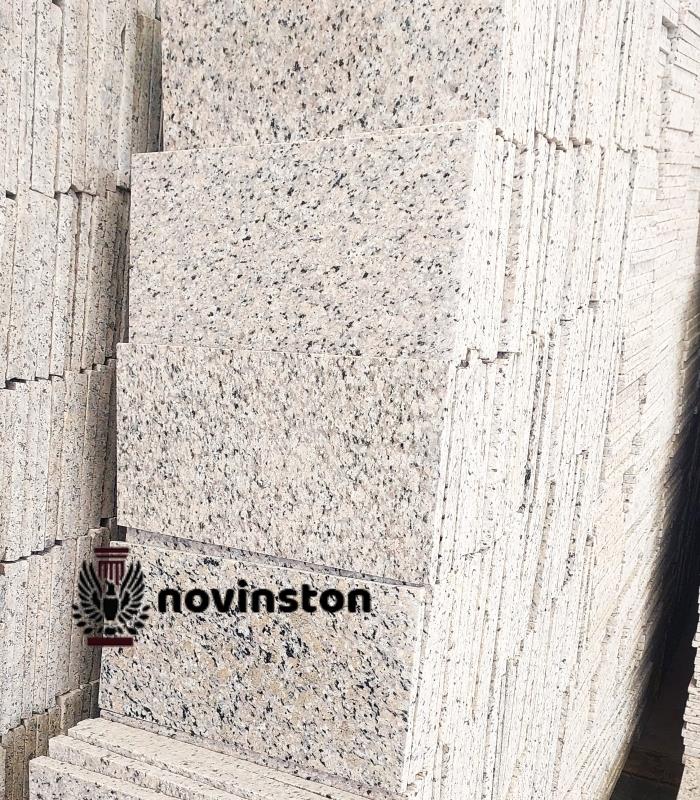  گرانیت کرم نهبندان 20×40 با دوام بالا و قیمت اقتصادی، گزینه‌ای مطمئن برای کف پارکینگ، نما و پروژه‌های عمده است.
