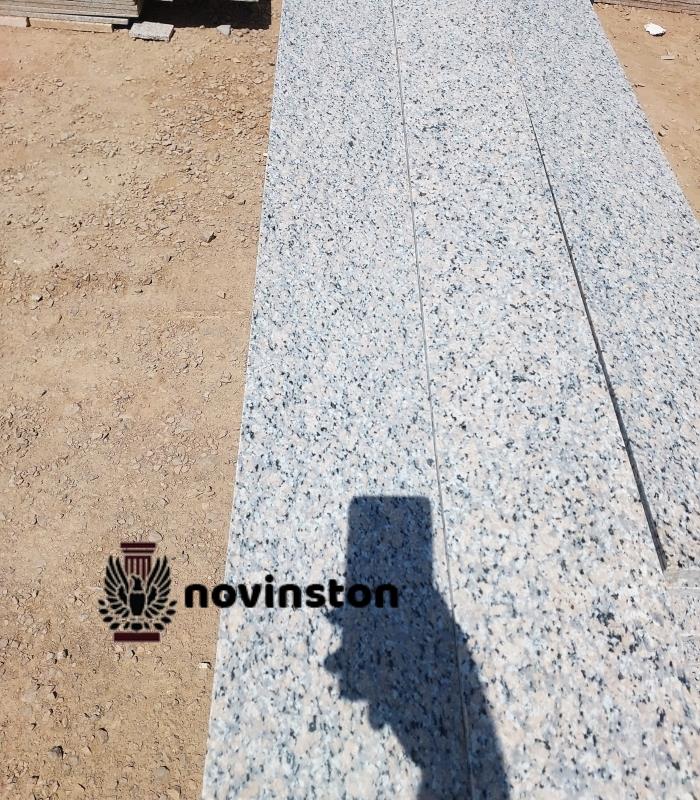  مقاومت بالا، قیمت مناسب و ظاهر یکنواخت، این سنگ را به انتخابی ایده‌آل برای محوطه‌سازی و پروژه‌های بزرگ تبدیل کرده است.