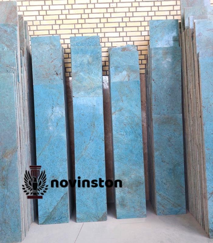  این سنگ کمیاب با رنگ فیروزه‌ای طبیعی، جلوه‌ای بی‌نظیر به فضاهای داخلی و خارجی می‌بخشد.