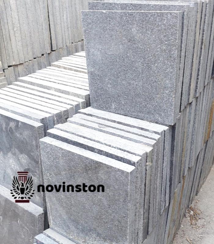 گرانیت مشکی انتخابی مقاوم و زیبا برای کف ساختمان‌های مسکونی و تجاری.